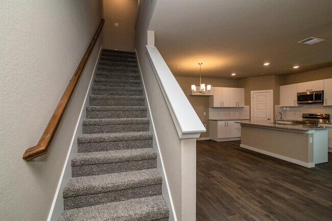 Building Photo - 605 Harvest Moon Dr