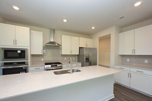 Building Photo - **BE THE VERY FIRST ONE TO LIVE IN THIS BRAND NEW HOME IN THE EXCLUSIVE GREENHILL ESTATES NEIGHBO...