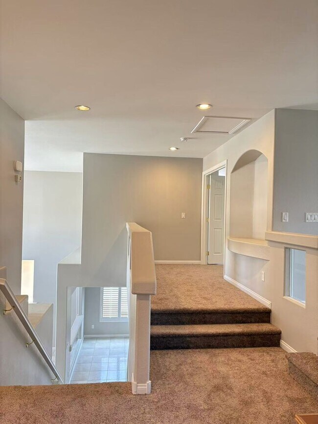 Building Photo - 6675 Coronado Crest Ave