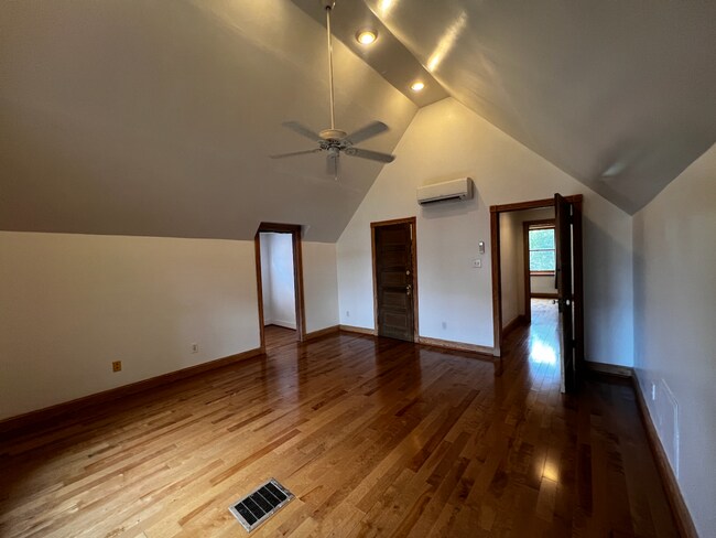 Building Photo - 4149 W Pine Blvd