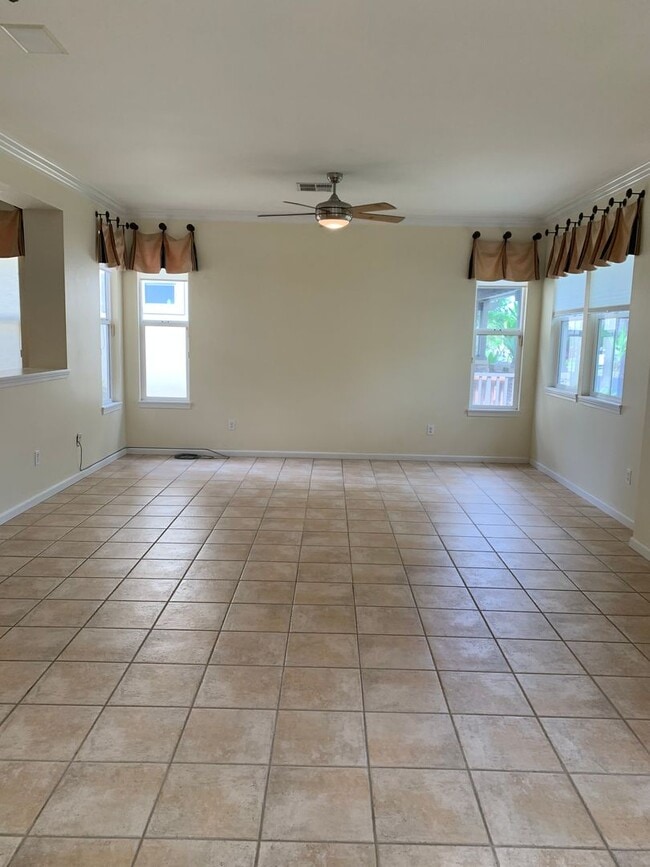 Building Photo - 520 Lunalilo Home Rd