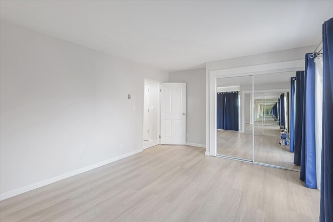 Building Photo - Beautifully Renovated 2-Bedroom 1.5-Bathro...