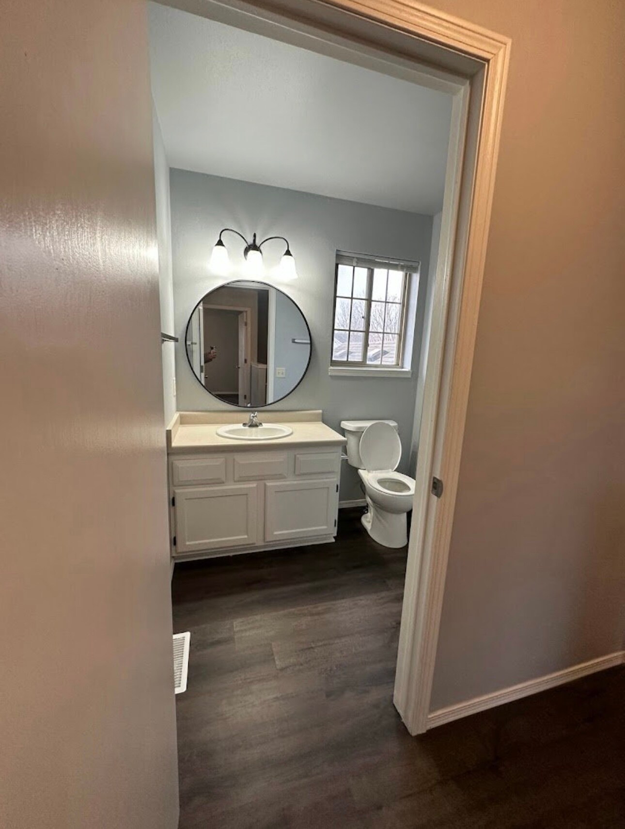 Full bathroom in second level. - 1507 Glacier Hill Dr