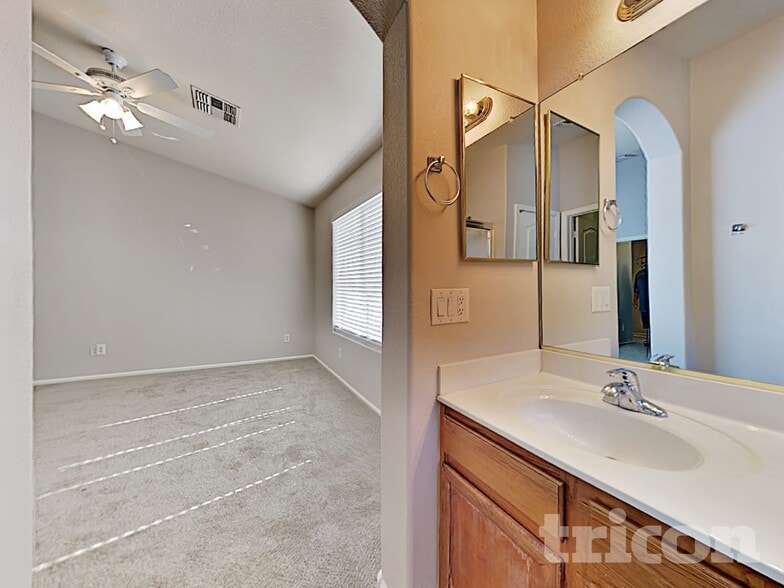 Building Photo - 5334 N Ormondo Way