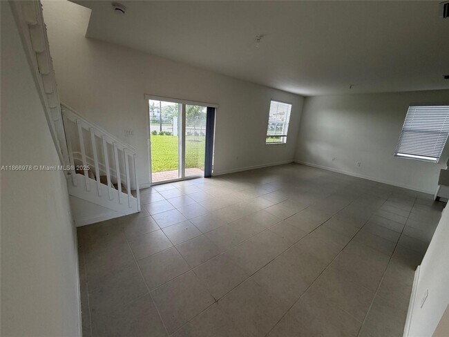 Building Photo - 2464 SE 24th St