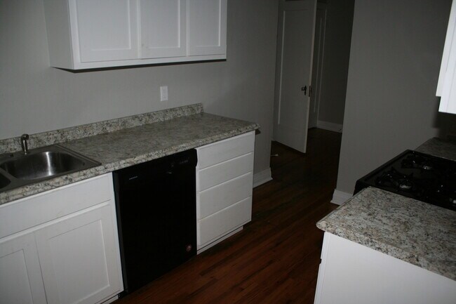 Building Photo - Beautiful North Side Craftsman!