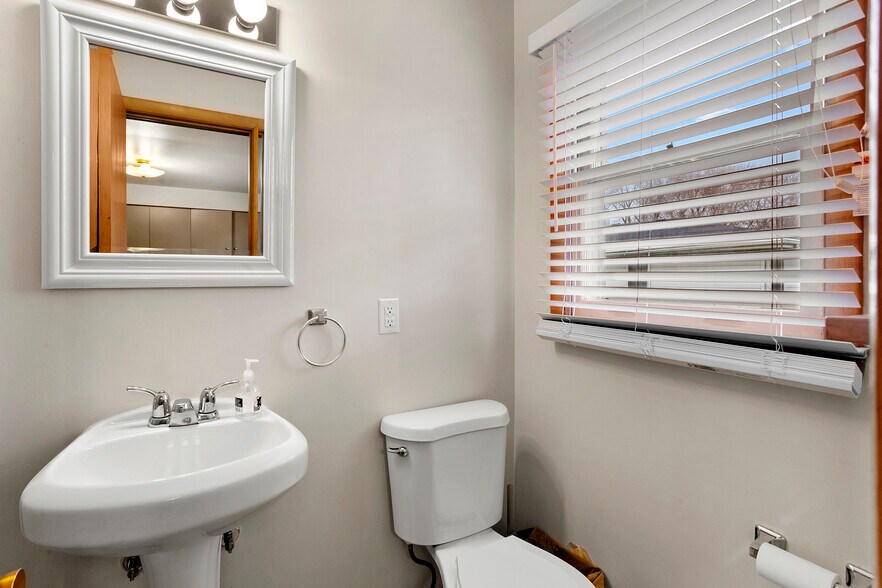 1/2 Bath Main Floor - 2614 Saemann Ave