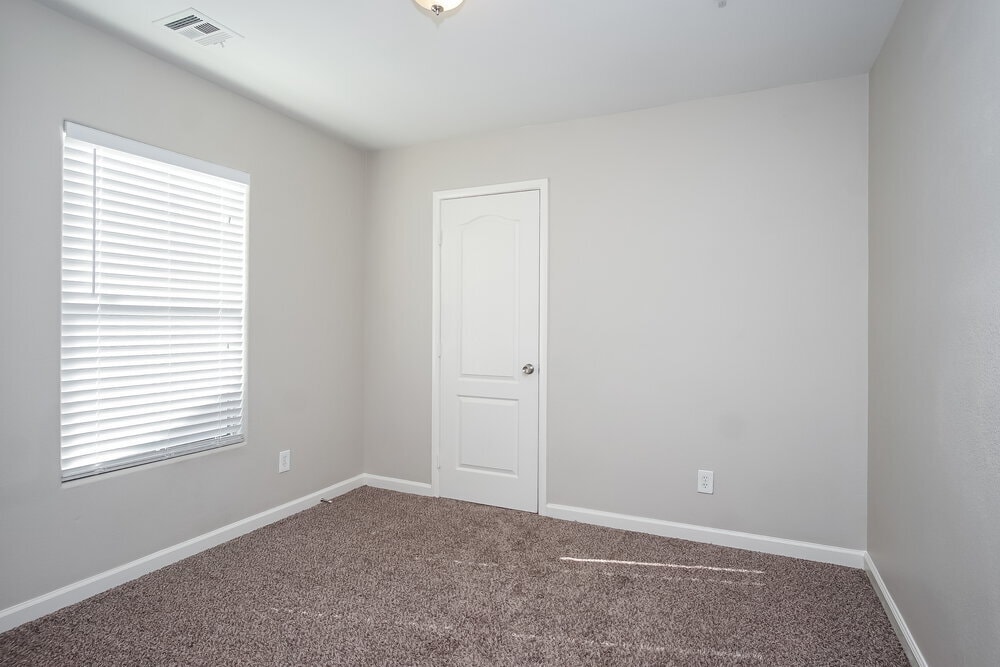 Building Photo - 1082 Paradise Coach Dr