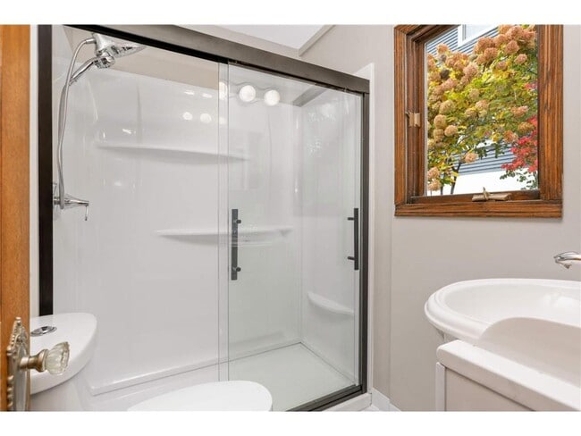 Building Photo - 2340 Ives Ln N