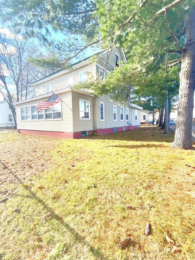 Building Photo - 145 Water St