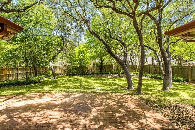 Building Photo - 3605 Bayton Dr