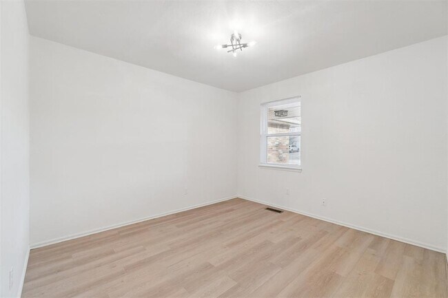 Building Photo - 1033 Mabel C Fry Blvd