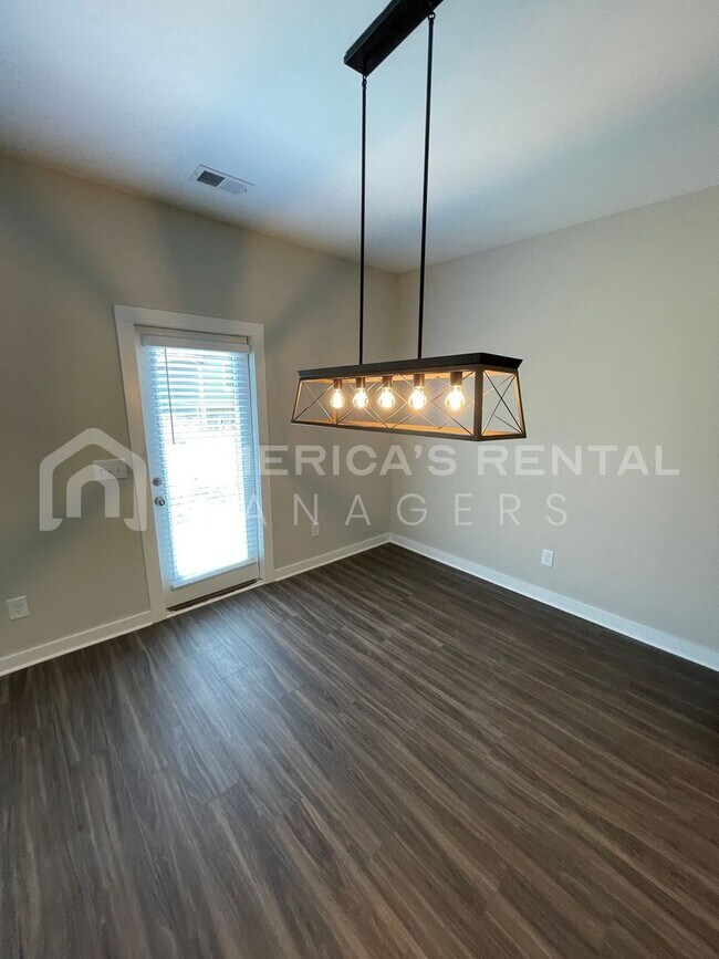 Building Photo - 298 Shiloh Creek Dr