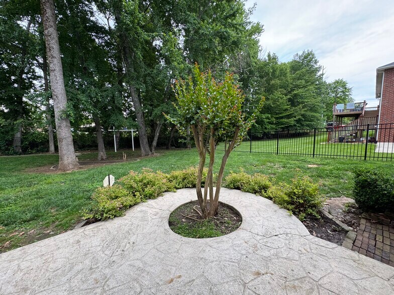 Building Photo - 224 Brookside Dr