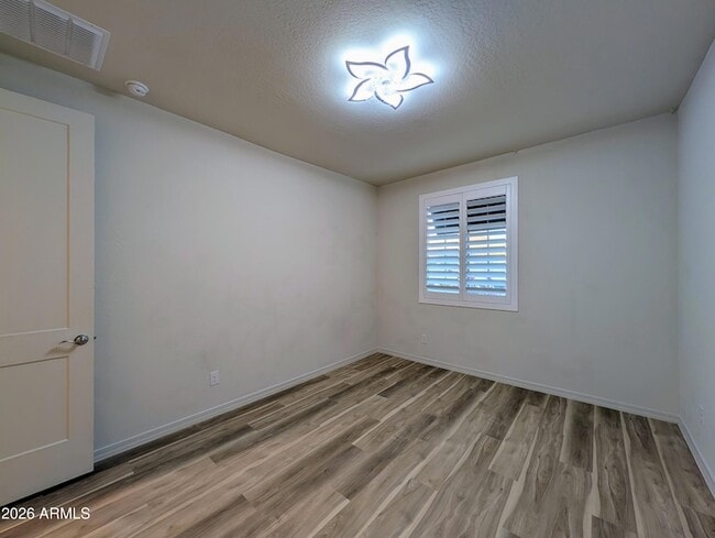 Building Photo - 5902 N 86th Dr