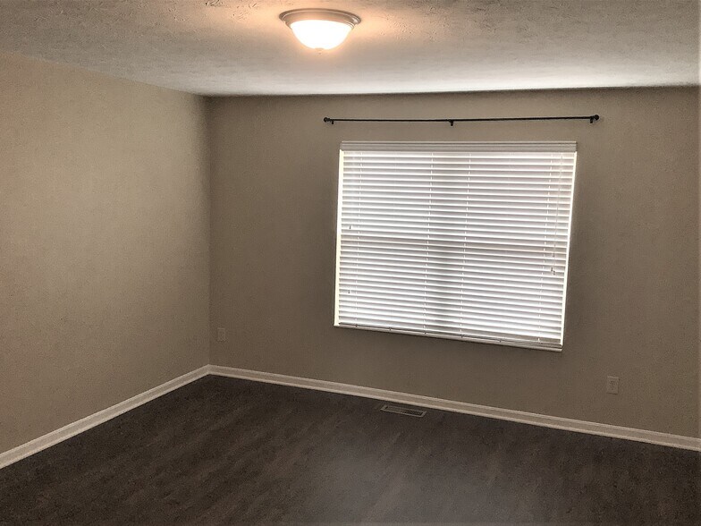 Building Photo - 200 Hedgington Ct