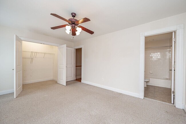 Building Photo - Modern 3BR/2.5BA Oregon Hill Townhome with 2-Car Garage — Walk to VCU & James River — $2,550/mo!