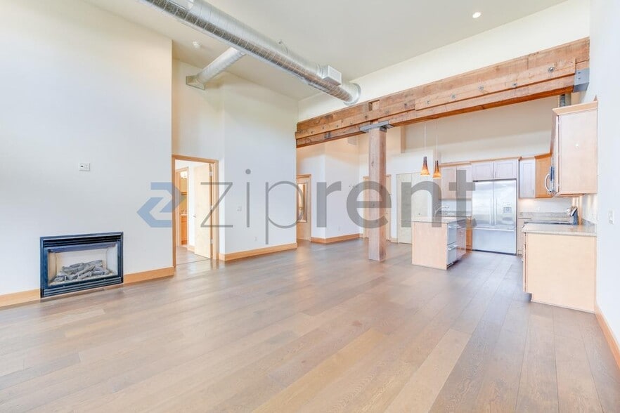Building Photo - Unit 202