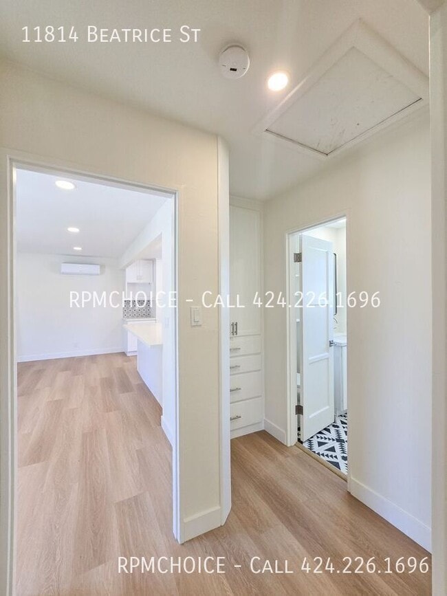 Building Photo - 11814 Beatrice St