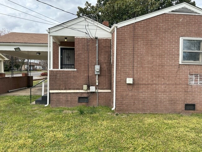 Building Photo - ***Limited-Time Offer: Up to 2 Months Free! Lease for 13 months and get 1 month free, extend to 2...