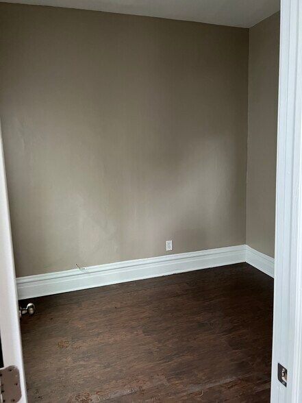 Bedroom 4 - 5823 S Wabash Ave