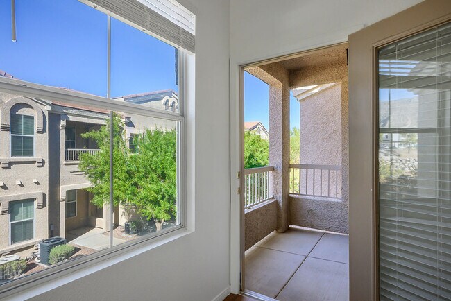 Building Photo - 10550 W Alexander Rd