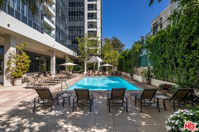 Building Photo - 10724 Wilshire Blvd