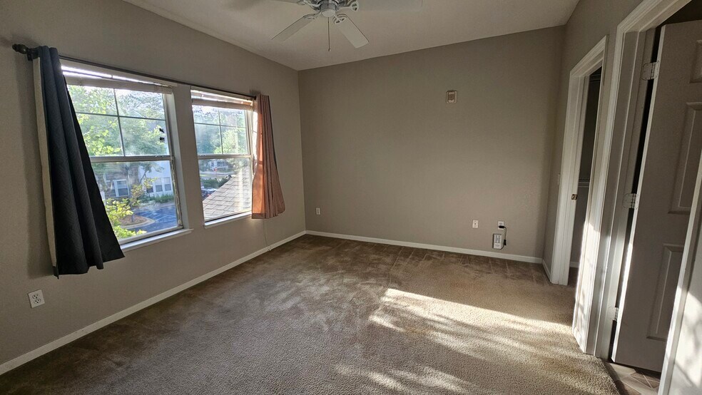 Building Photo - 2801 Chancellorsville Dr