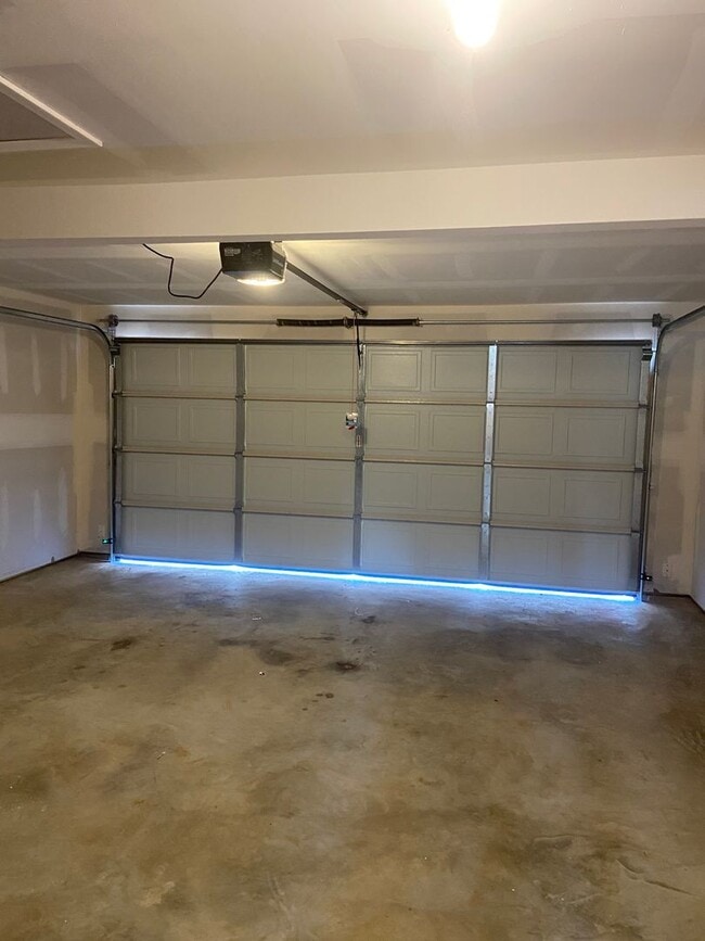 Building Photo - 2618 Grand Ln