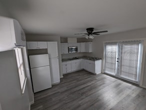 Building Photo - 829 E Cypress St