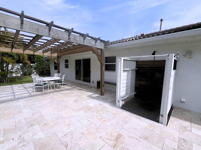 Building Photo - 1260 Manor Dr