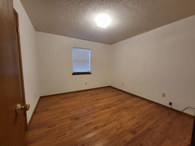 Building Photo - 25 Windsong Ln