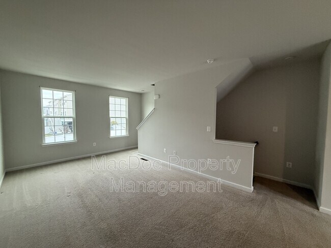 Building Photo - 505 Rolling Valley Dr