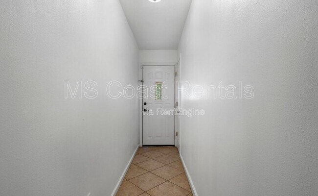 Building Photo - 7520 Marathon Dr