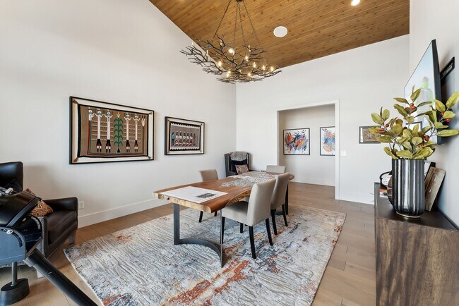 Building Photo - 3450 Ridgeway Dr