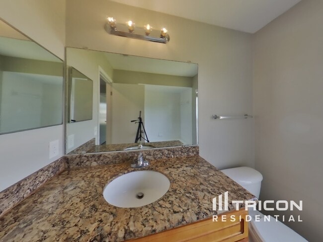 Building Photo - 1020 Red Oak Cir