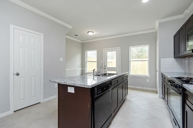 Building Photo - 1043 Marcolin St