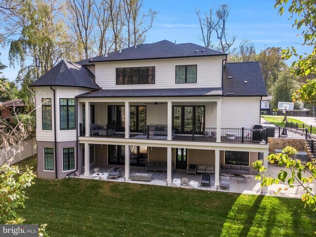 Building Photo - 7002 River Oaks Dr