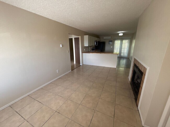 Building Photo - 2906 Straus Ln