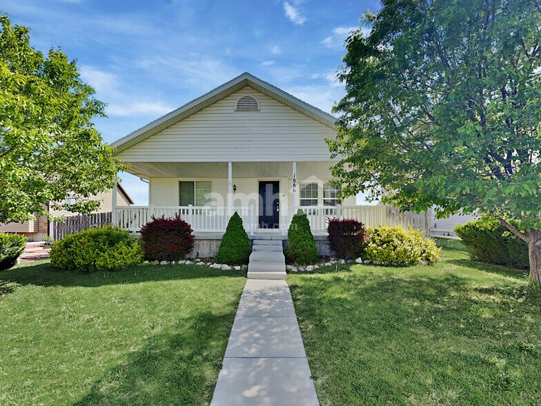 Primary Photo - 1886 Juniper Dr