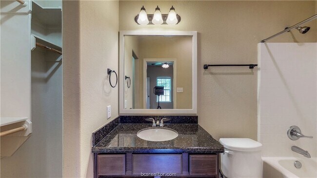 Building Photo - 111 Southland St