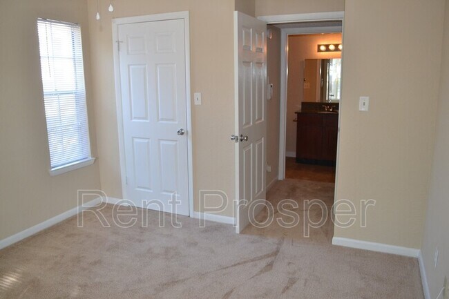 Building Photo - 4401 Thornbriar Ln