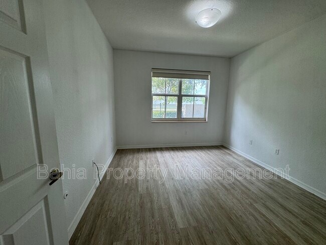 Building Photo - 10885 NW 89th Terrace