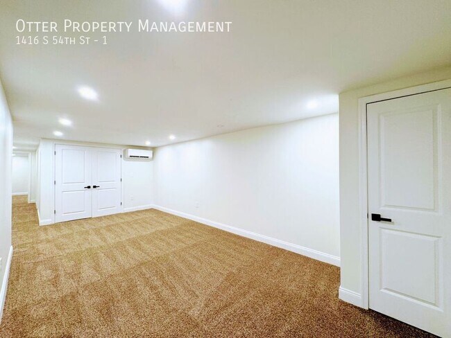 Building Photo - 1416 S 54th St