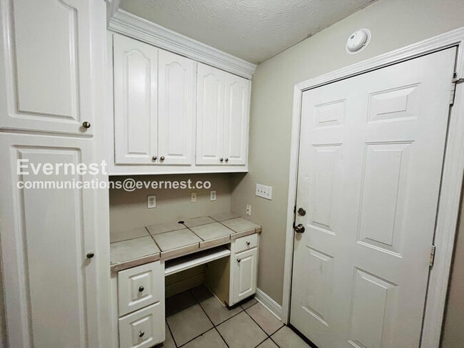 Building Photo - 236 Holmar Dr