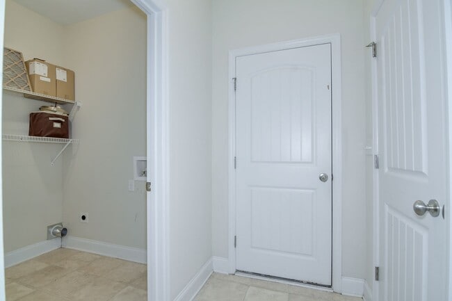 Building Photo - Canterbury Farms 3 Bed 2.5 Bath!