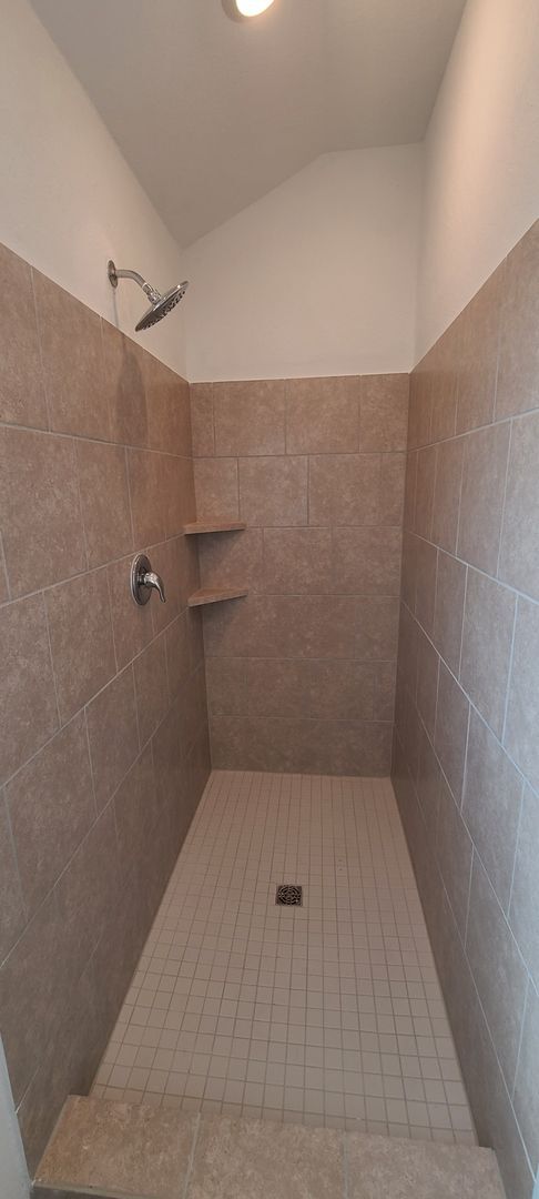 Building Photo - Luxury Vinyl Plank (No Carpet) /  Fridge I...
