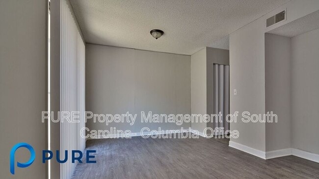 Building Photo - 521 Hickory Hill Dr