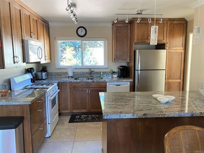 Building Photo - 4524 Royal Oak Dr