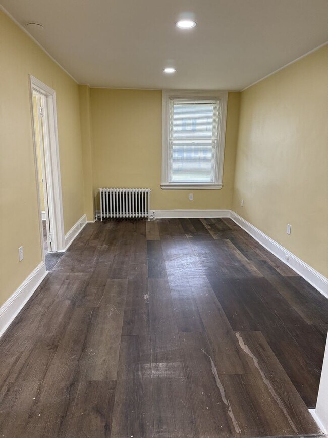 Building Photo - 1127 Woodland Ave